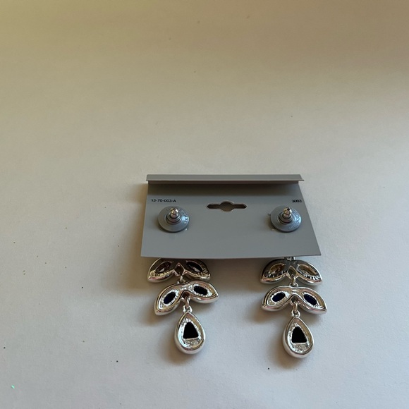 Liz Claiborne Pierced Earring’s - Picture 4 of 4